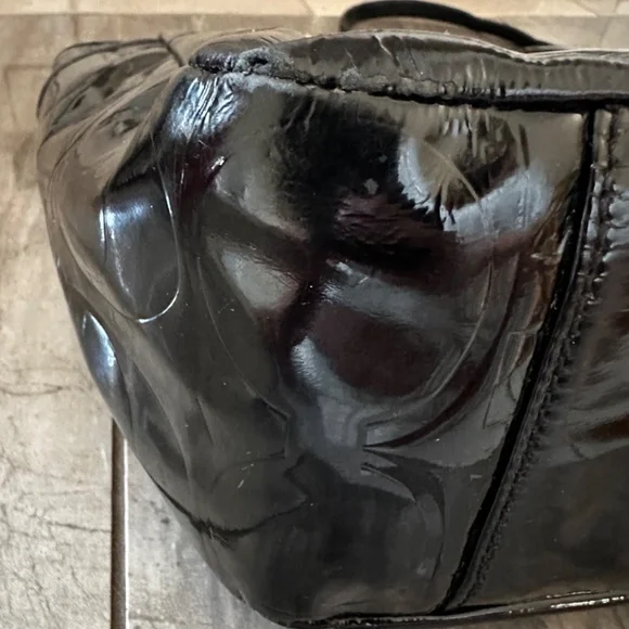 Embossed coach bag - Picture 6 of 15